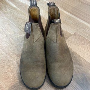 BLUNDSTONES, GREAT CONDITION. FOR HIKING ETC!